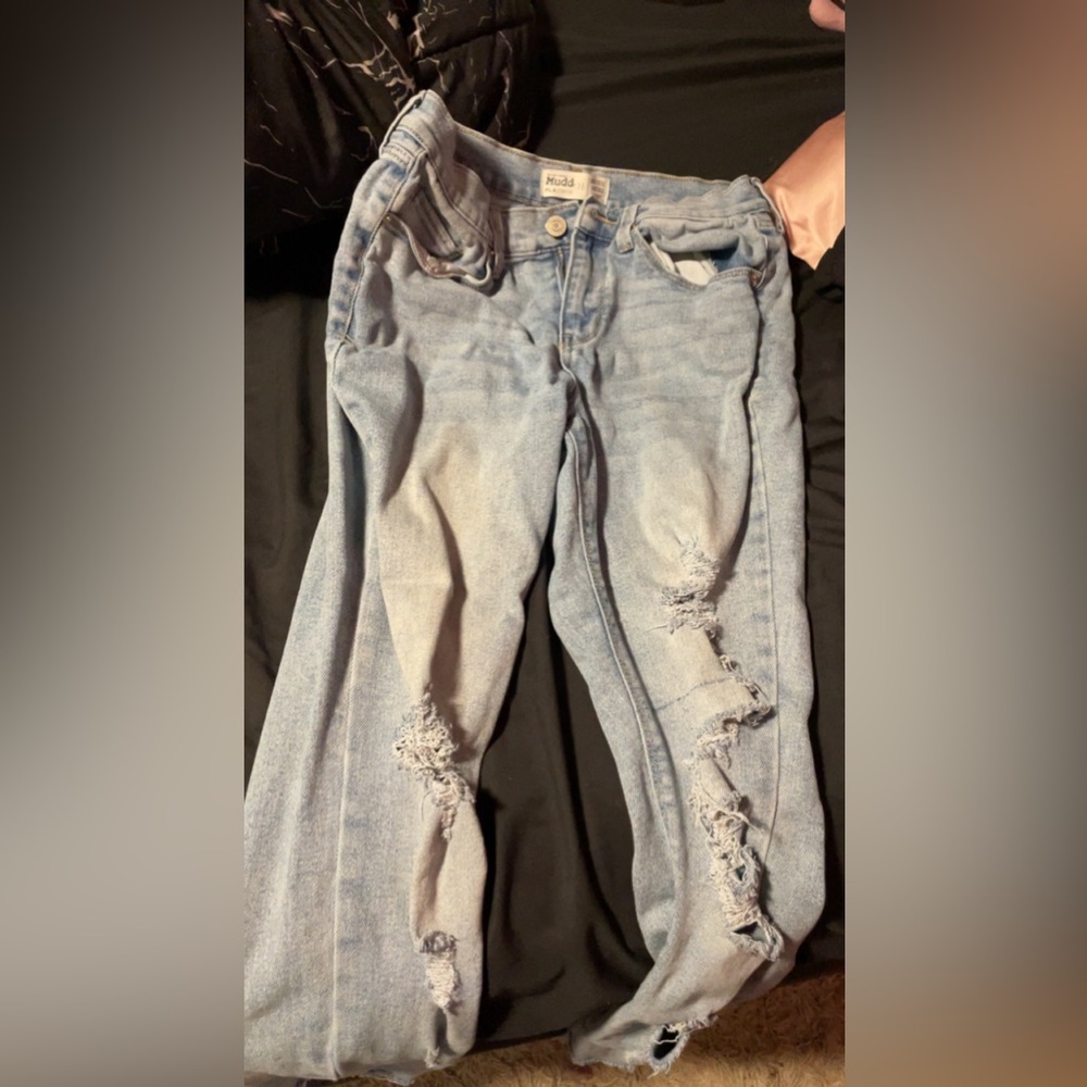 Jeans mudd * make a bundle if you would like with the clothes I’m listing* :)